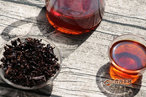 普洱茶葉出現黃色是否正常？全面解析黃葉成因與品質判斷